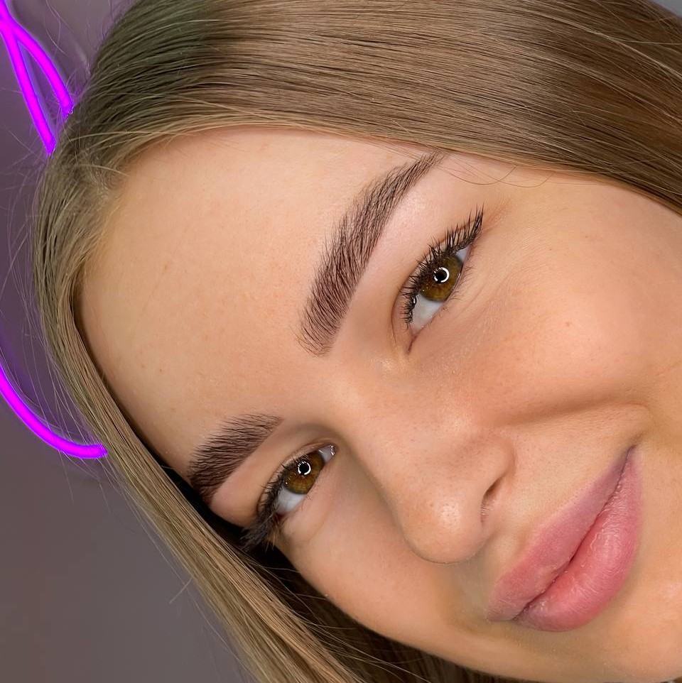 Комплекс ламинирование бровей с окрашиванием и коррекцией