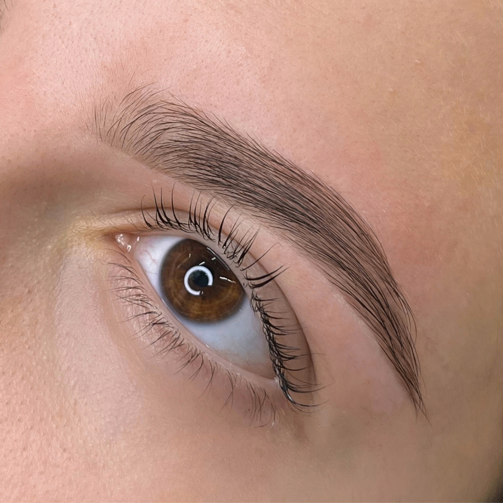 Коррекция и окрашивание бровей