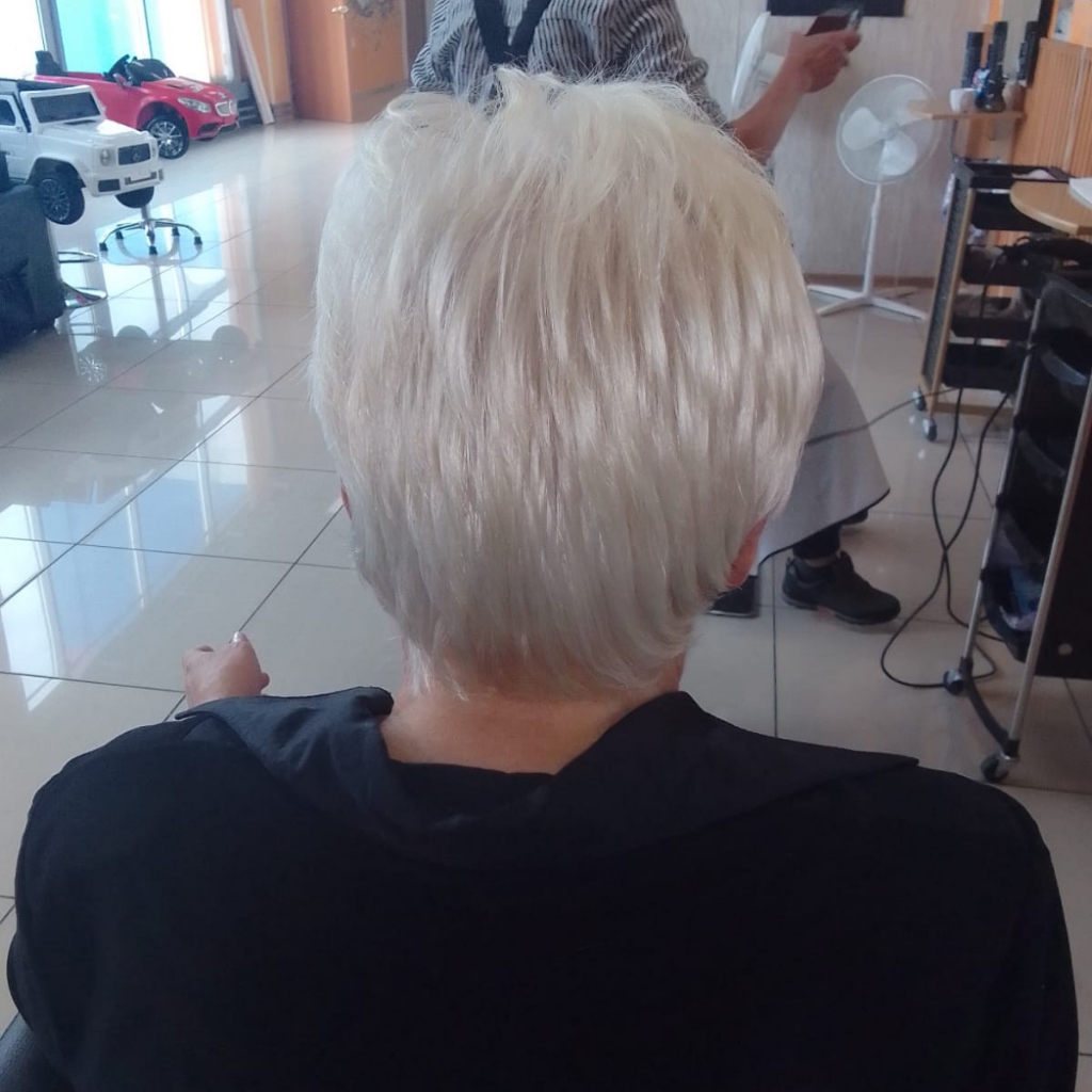 Стрижка женская от 60 лет