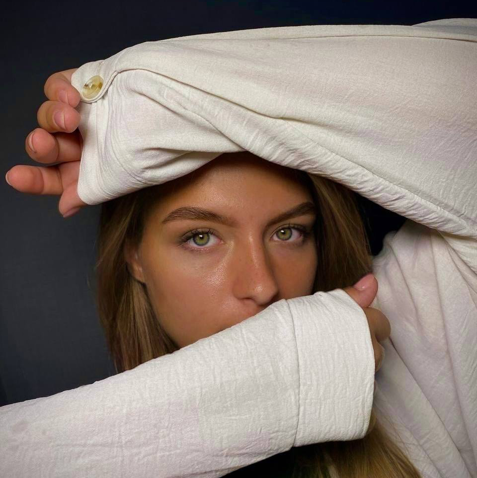 Комплекс: маникюр с однотон. покрытием (без укрепления) + архитектура/окрашивание бровей.