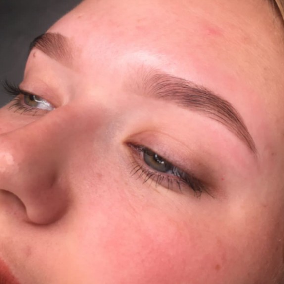 Окрашивание бровей