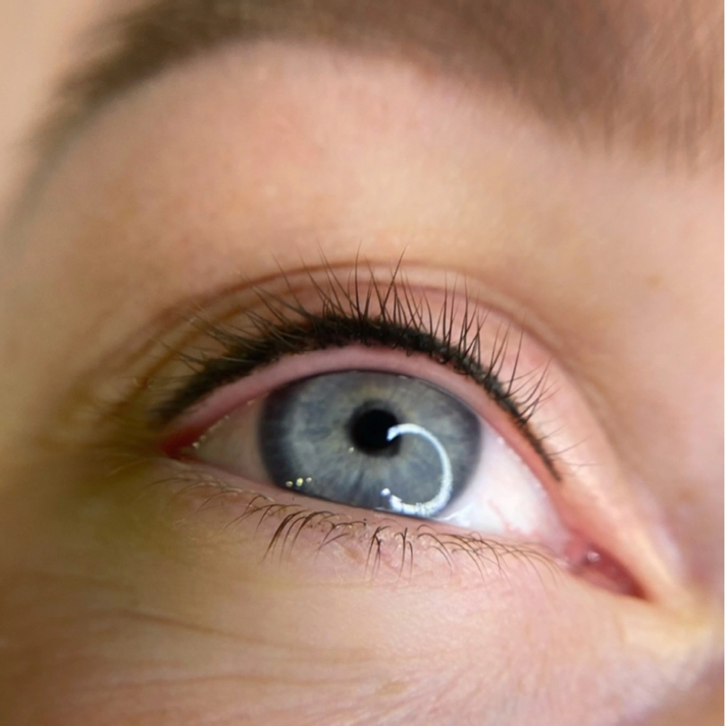 Перманентный макияж межресничного пространства