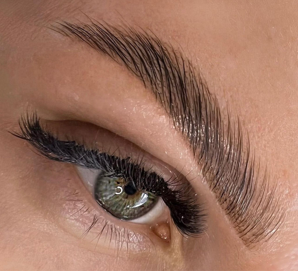 Ламинирование, окрашивание, коррекция бровей