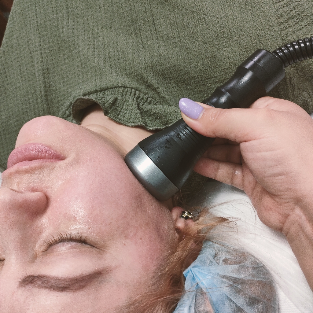 Горячий вакуумный массаж лица