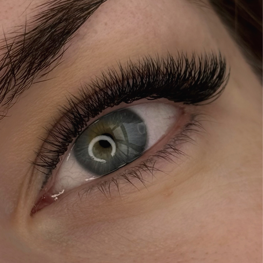 Наращивание ресниц 2Д