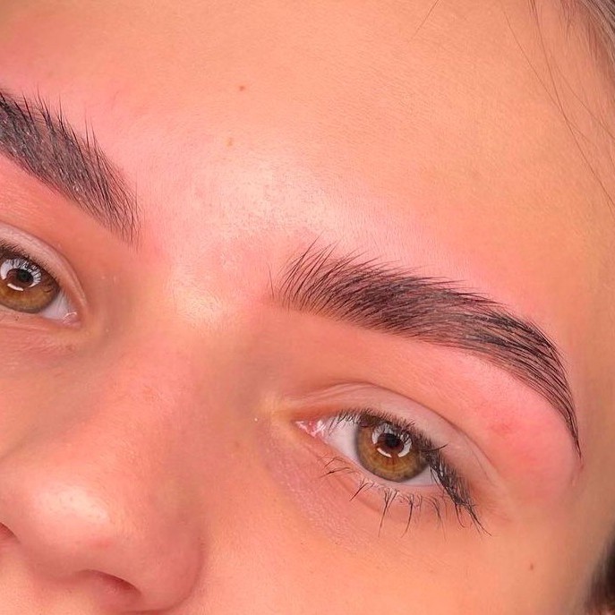 Коррекция бровей