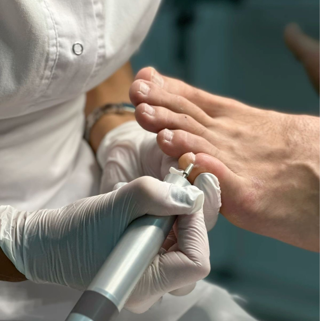 Мужской педикюр