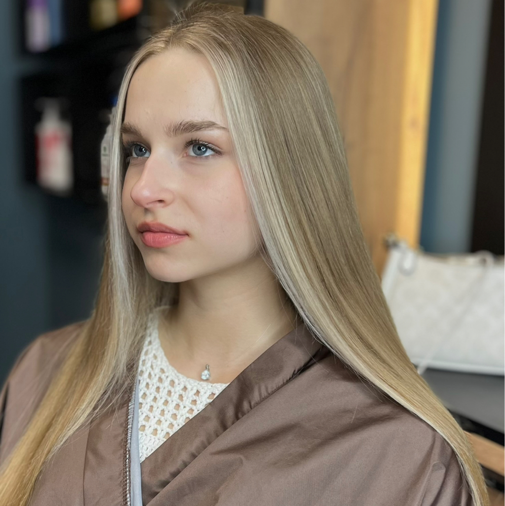 Пряди у лица