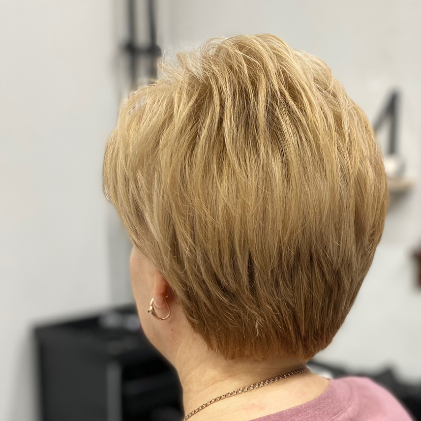 Стрижка женская (длина до плеч)