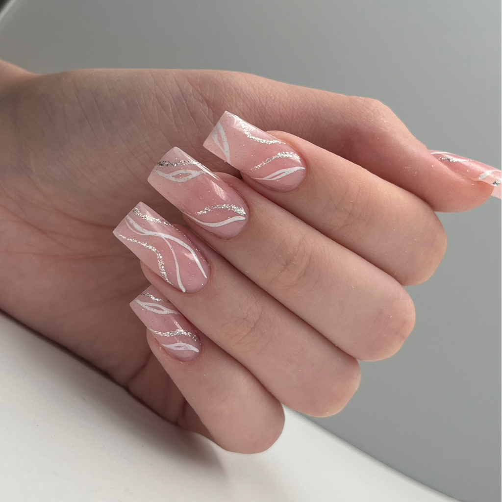 Наращивание ногтей