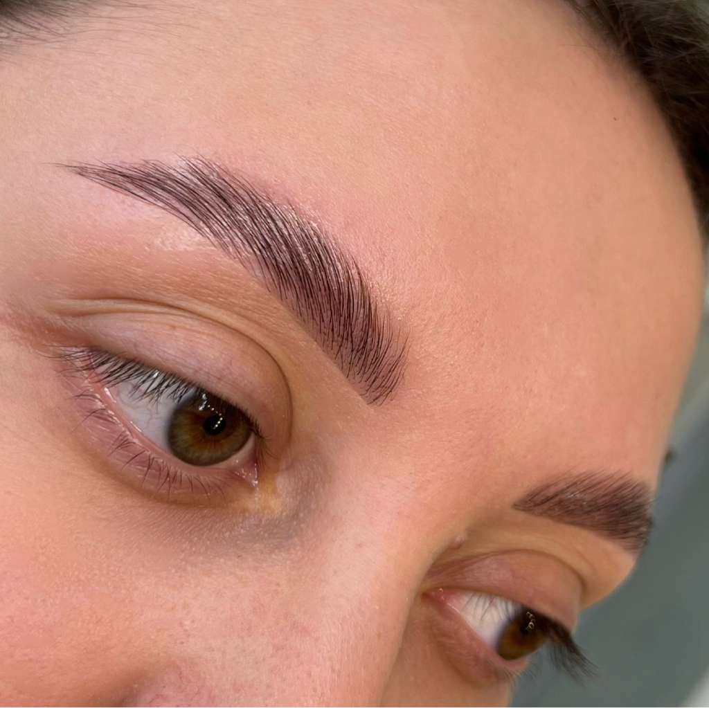 Долговременная укладка, коррекция и окрашивание бровей