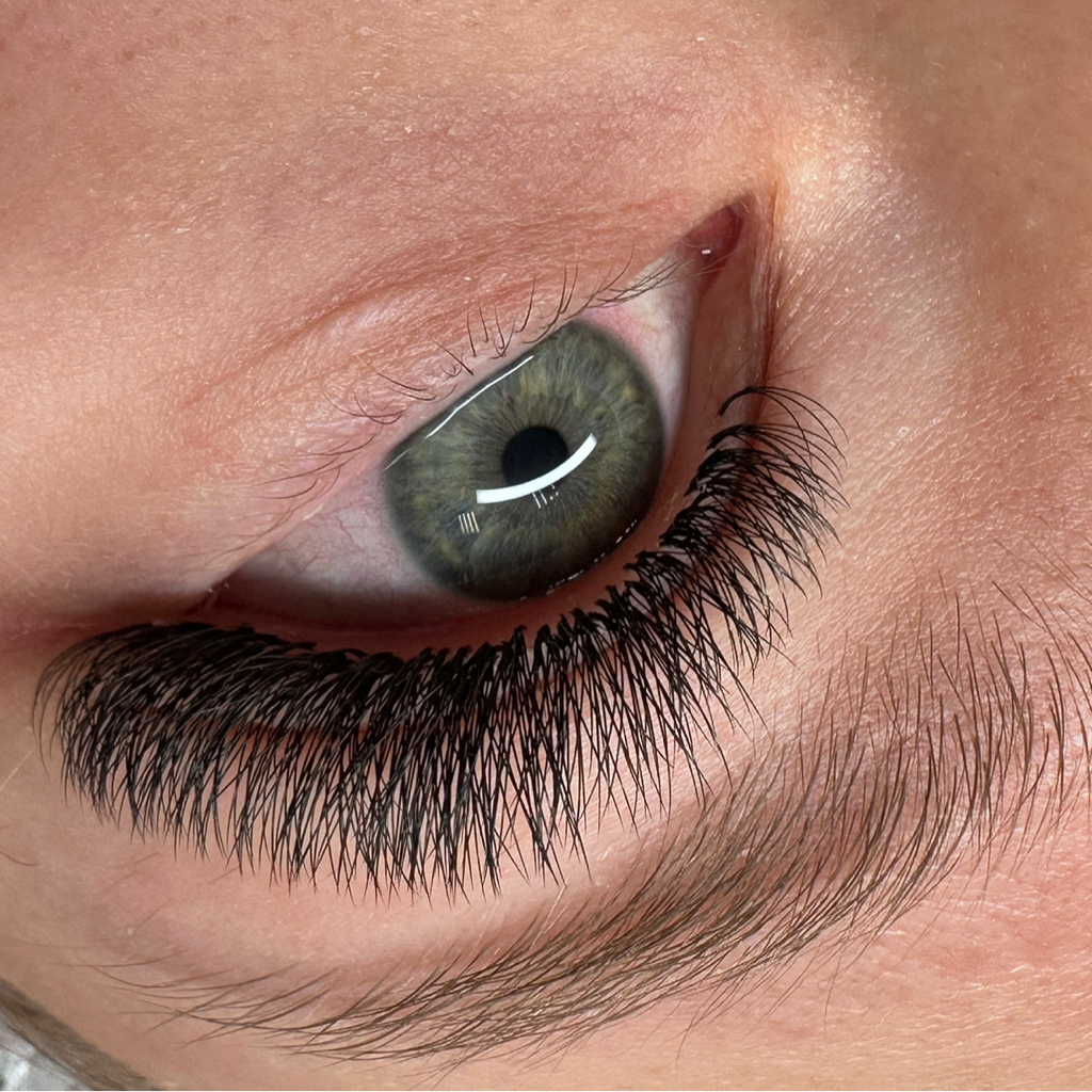 Наращивание ресниц 3D