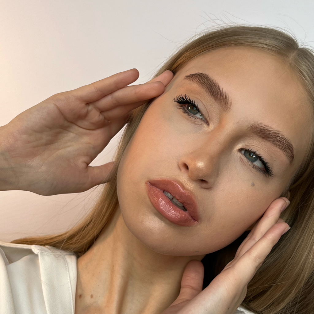 Коррекция бровей