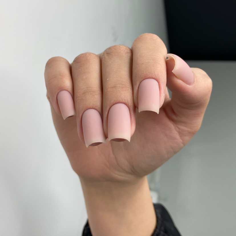 EXPRESS (маникюр с покрытием камуфлирующей базы на короткие ногти)