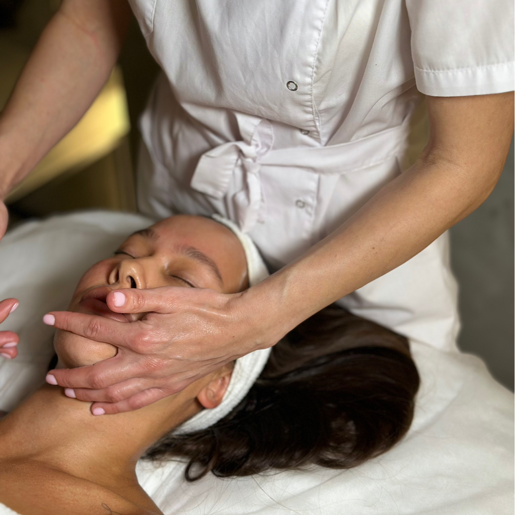 Классический массаж лица