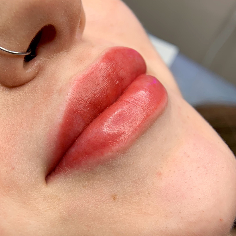 Перманентный макияж губ