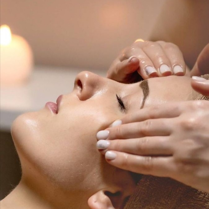 Скульптурирующий массаж лица с восстанавливающим уходом