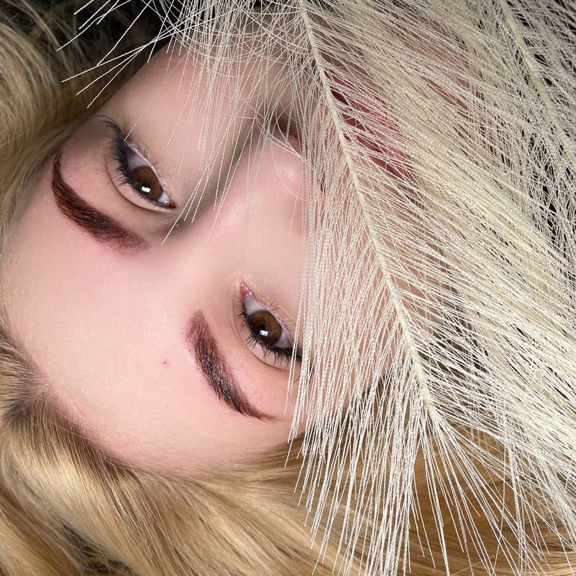 Фарбування брів