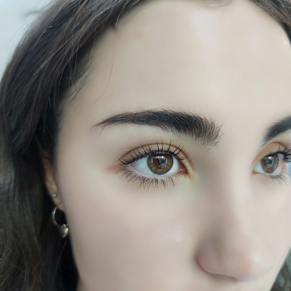 Окрашивание верхних и нижних ресниц