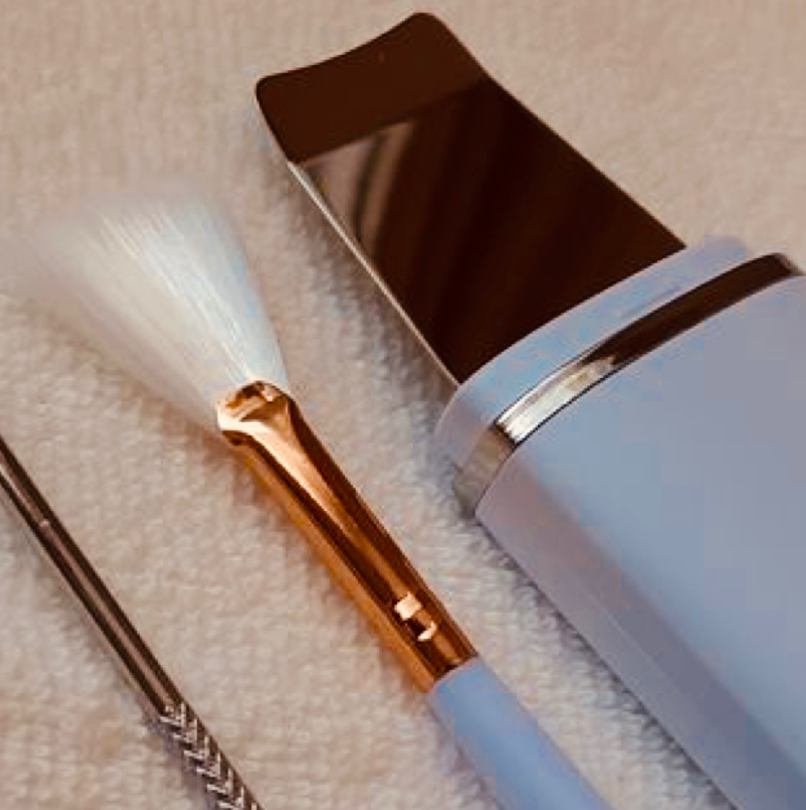 Ультразвуковая чистка лица + у/звуковой лифтинг