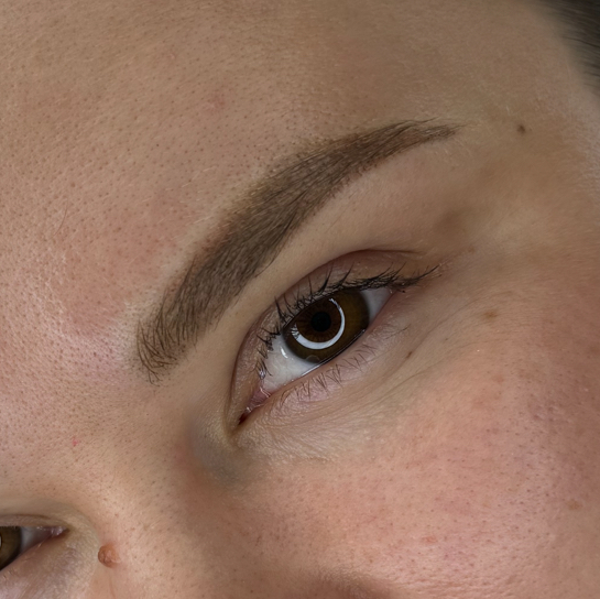 Коррекция бровей