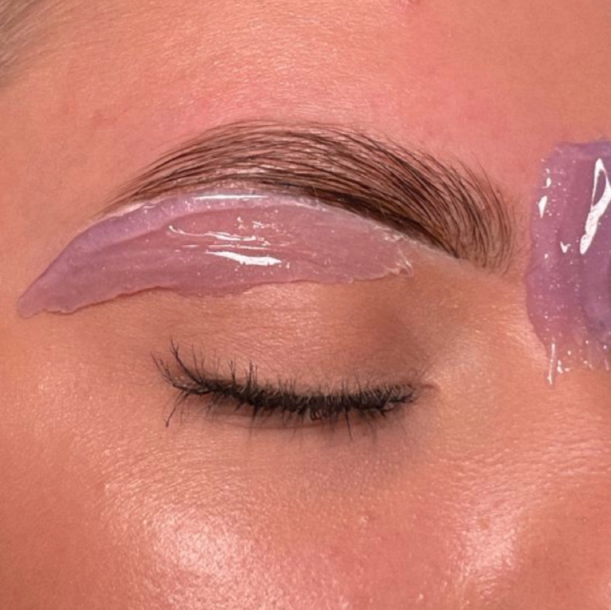 Ваксинг верхней губы