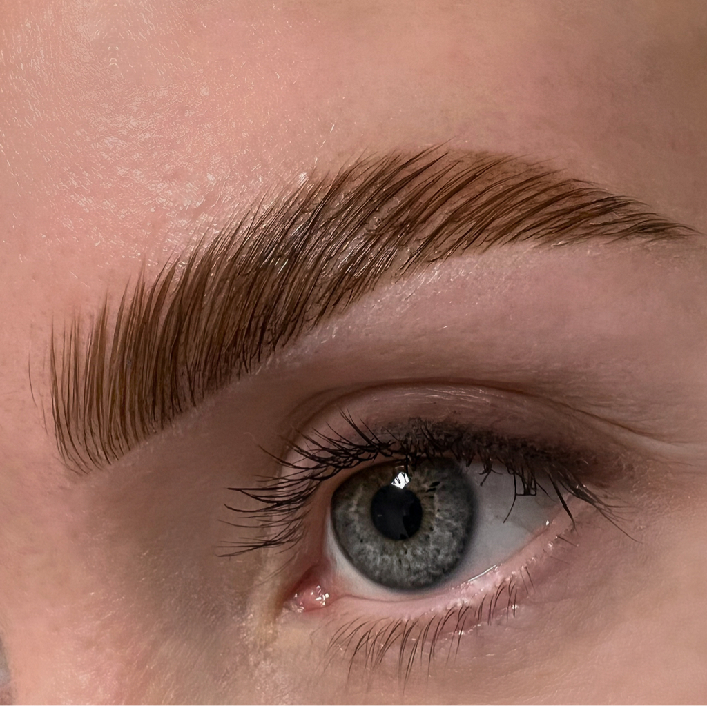 Окрашивание бровей