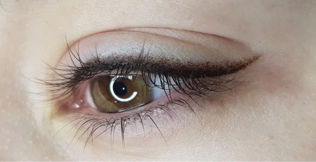 Перманентный макияж век стрелка