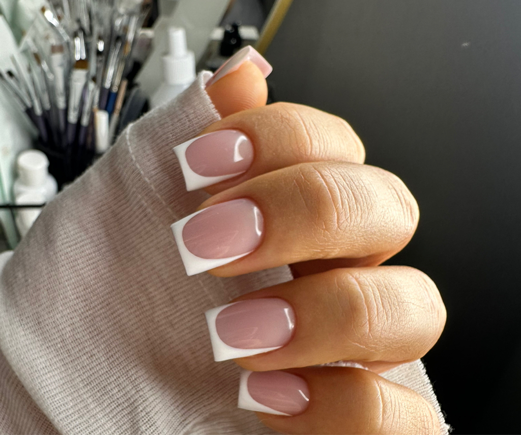 Маникюр с укреплением гелем ( ремонты бесплатно)