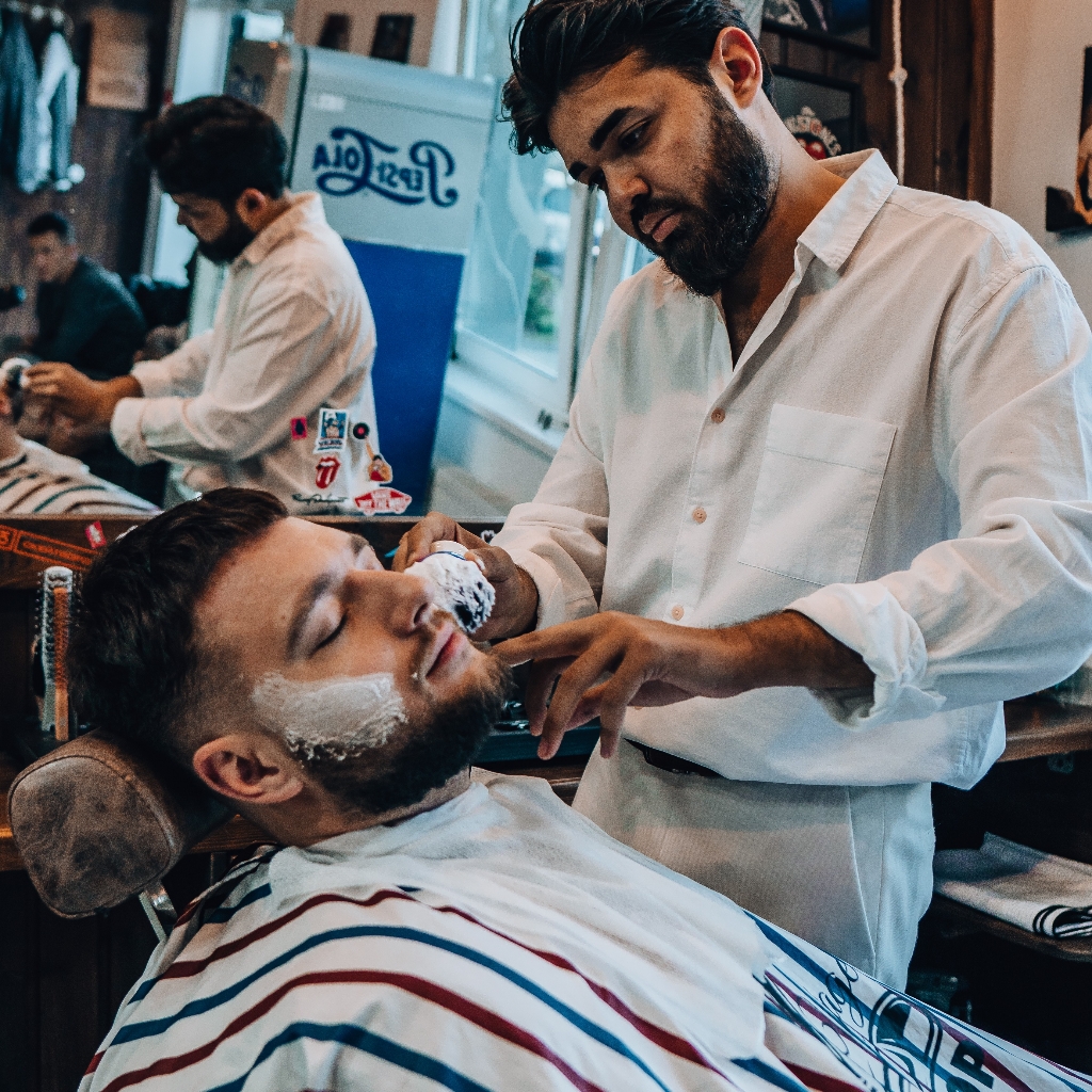 Оформление усов и бороды