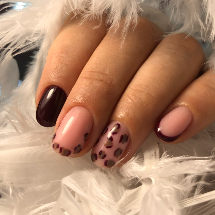 Маникюр с покрытием гель-лак с дизайном и укреплением