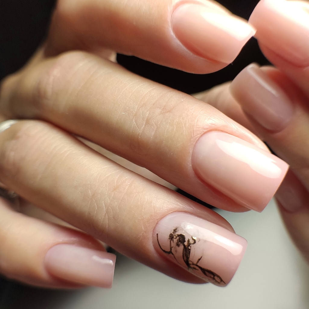 Укрепление ногтей ( акрилгелем, гелем)