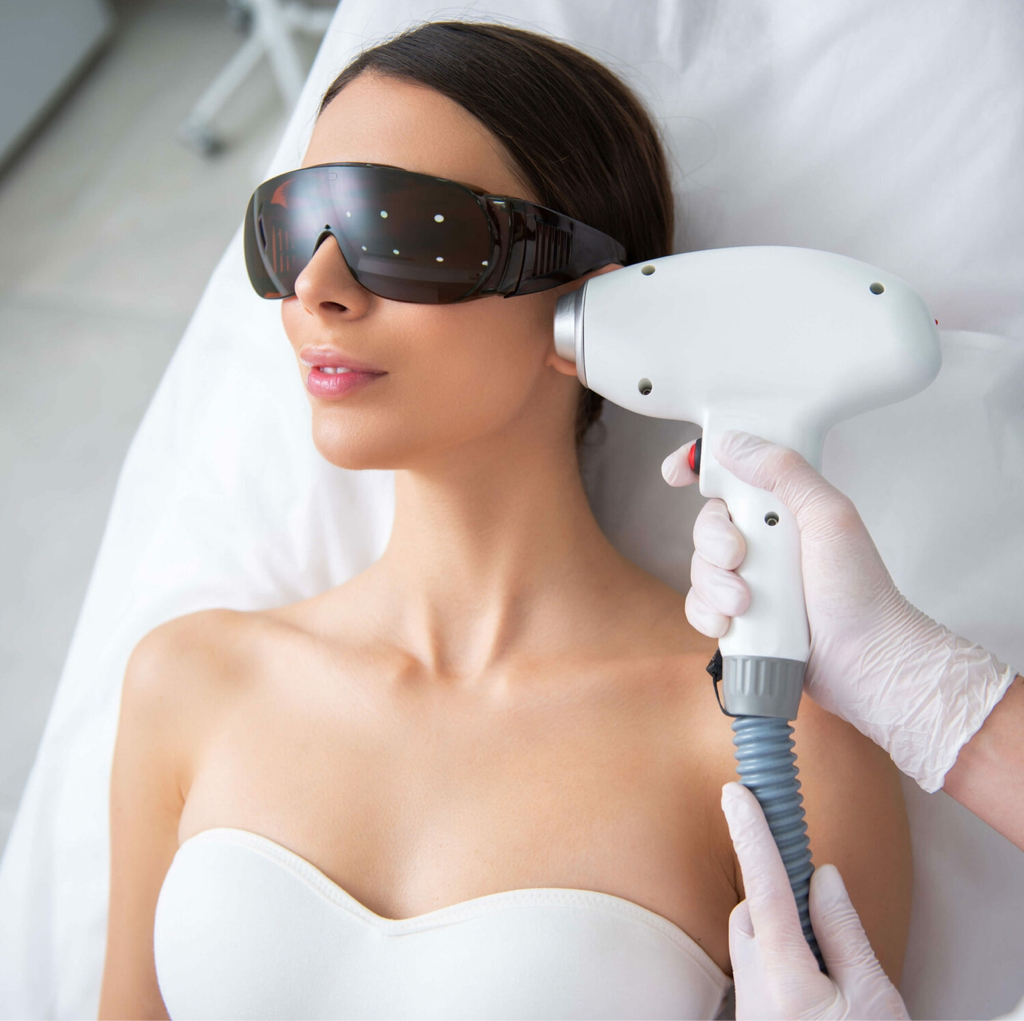 Лазерная Эпиляция Женщины. 1 из зон на выбор: Подбородок; бакенбарды; щеки; ареолы; линия живота