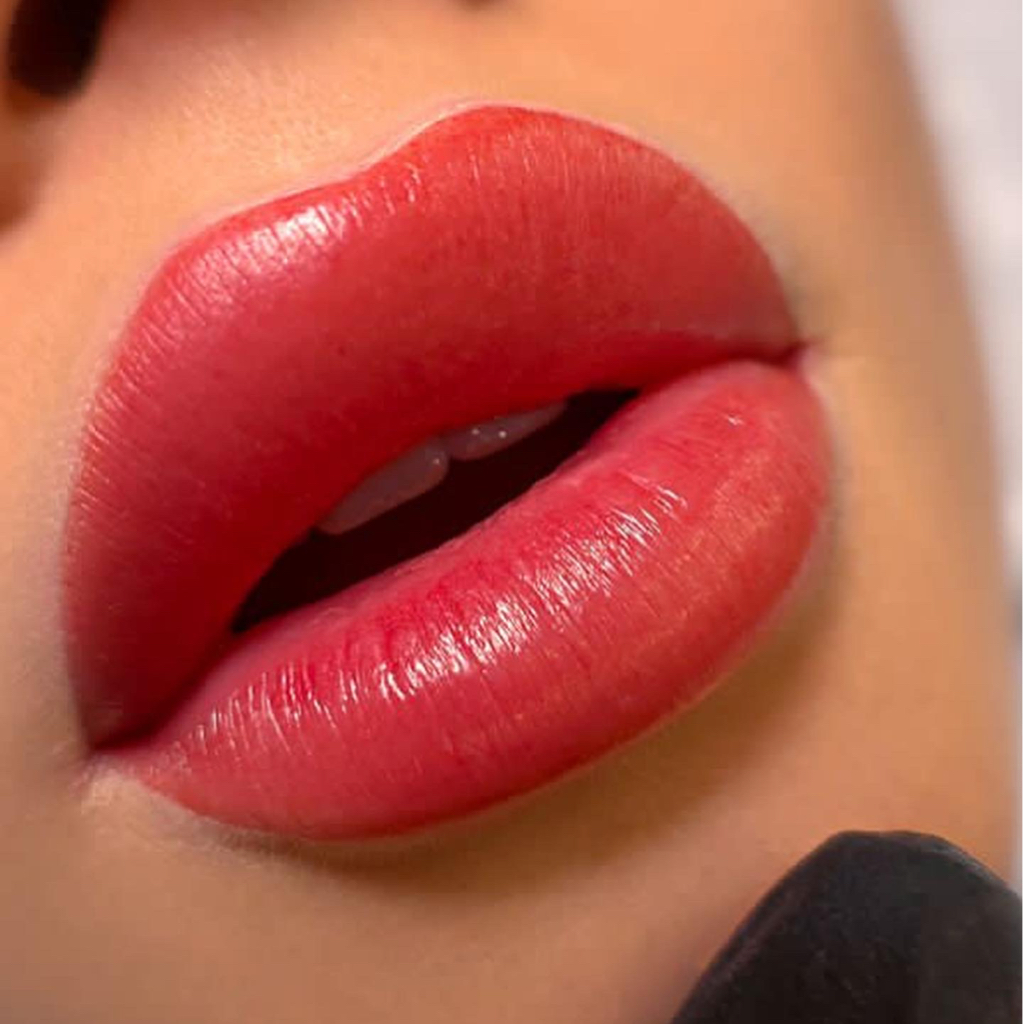 Перманентный макияж губ