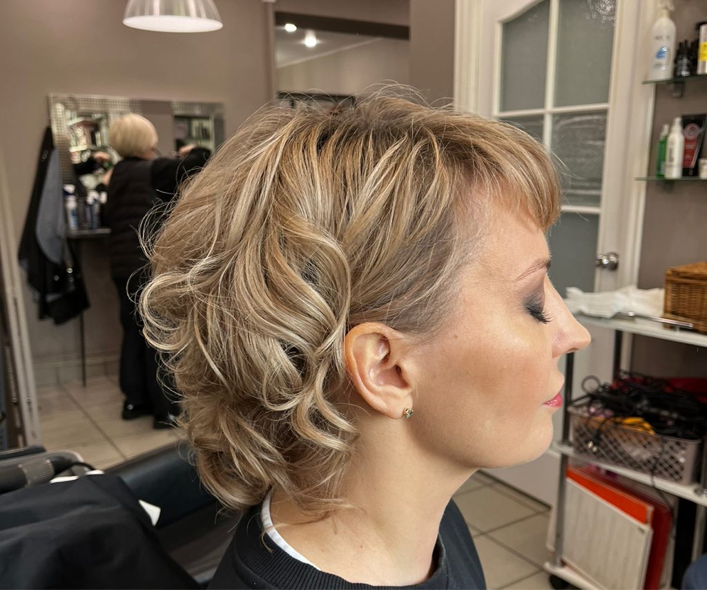 Укладка на средние волосы