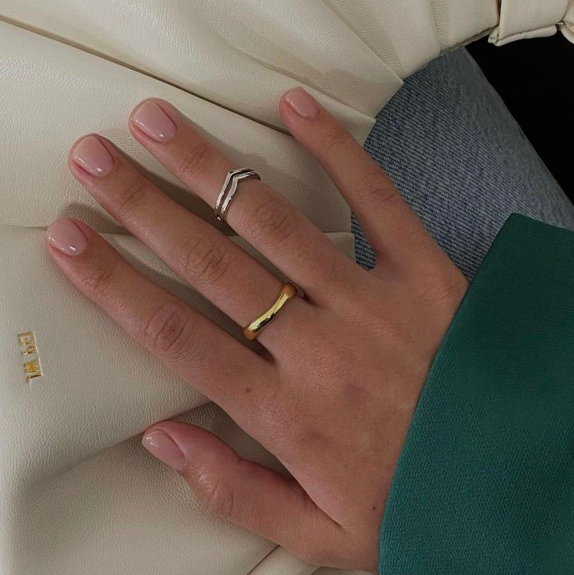 Маникюр и покрытие обычным лаком