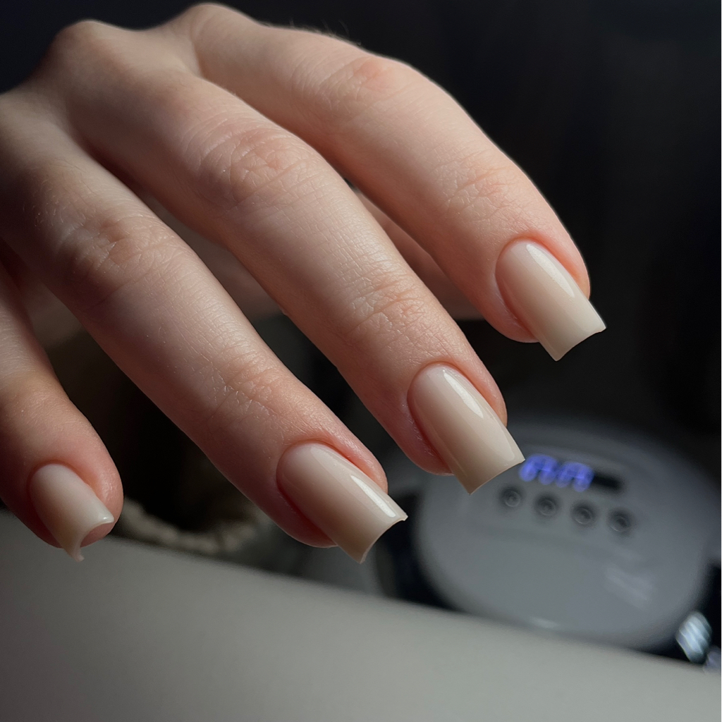 Комби-маникюр + укрепление нюдовым гелем