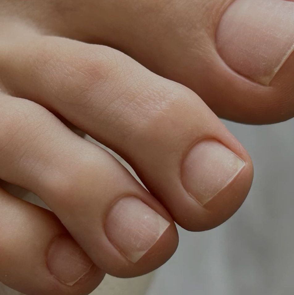 Педикюр Аппаратный, комбинированный ( обработка пальцев ног и стопы БЕЗ покрытия)