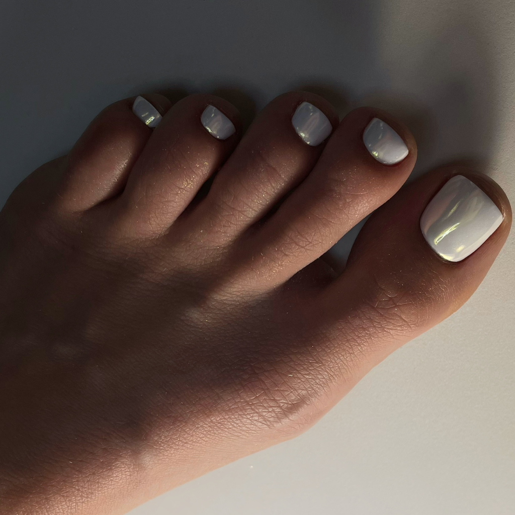 Обработка пальчиков ног (неполный педикюр) + покрытие гель-лак + снятие предыдушего покрытия нашей студии или без снятия