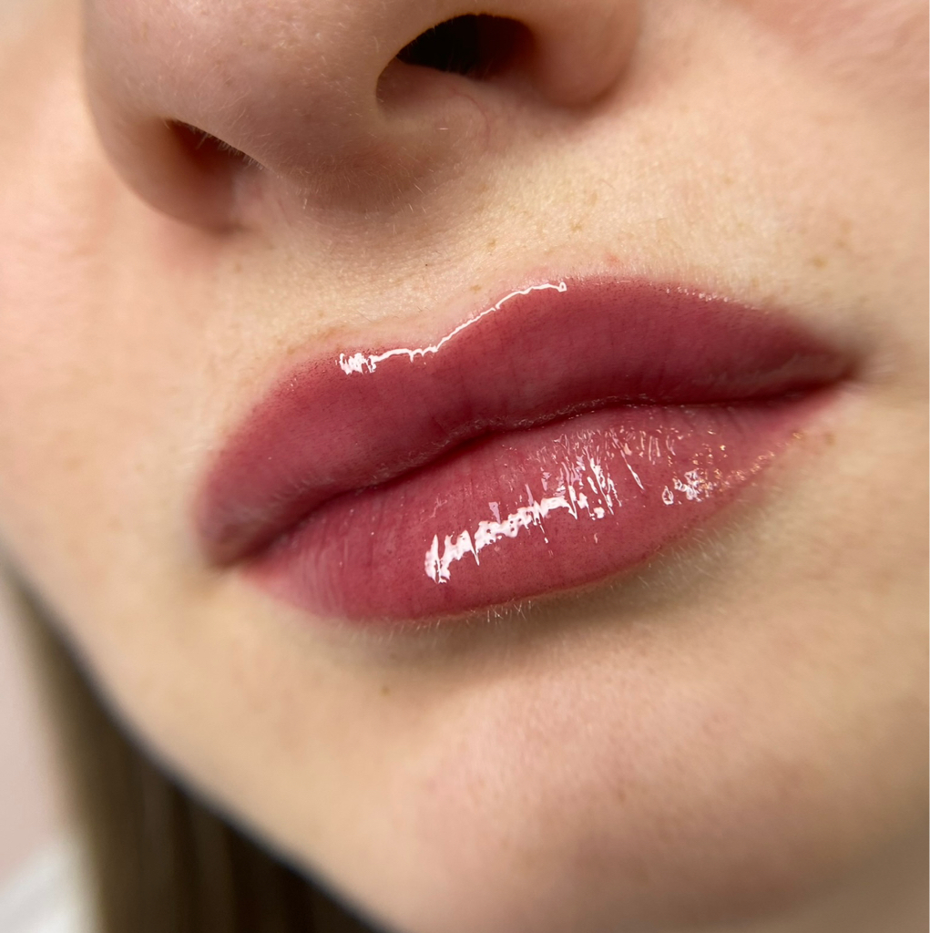 Перманентный макияж губ