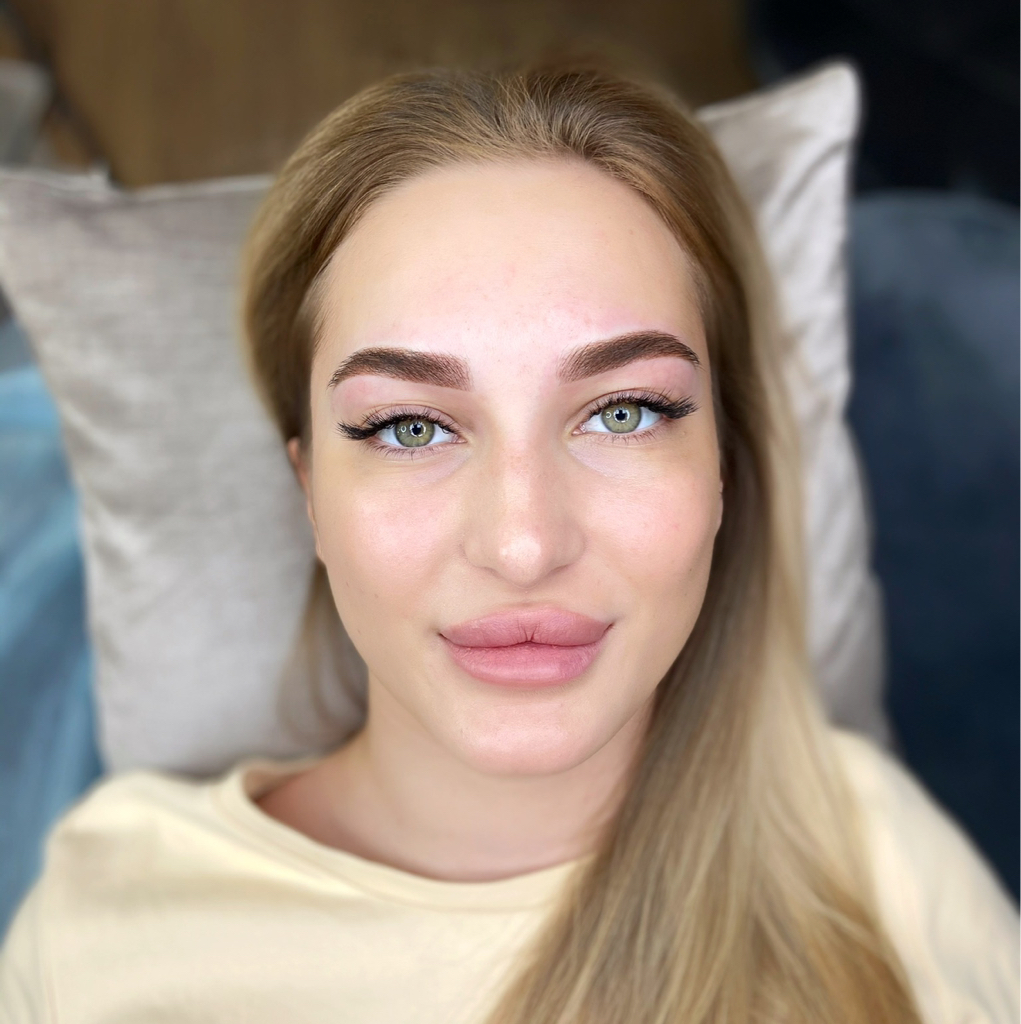 Перманентный макияж бровей