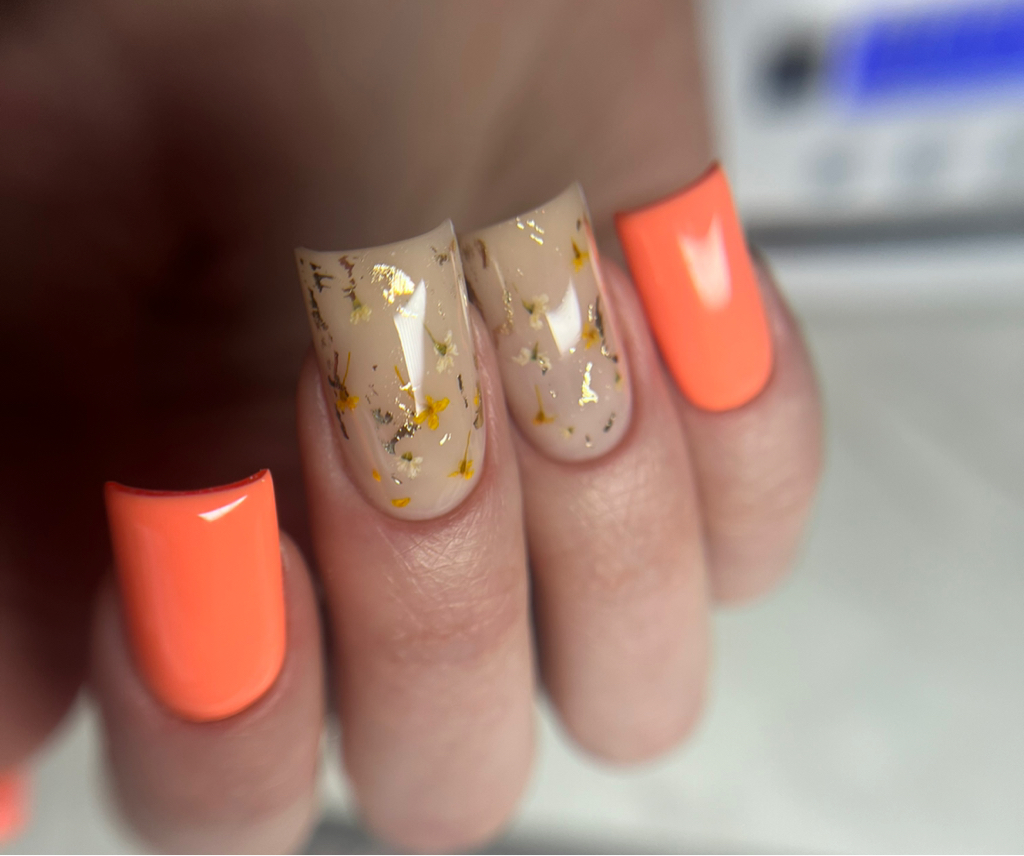 Маникюр с простым дизайном (1-4 ногтя)