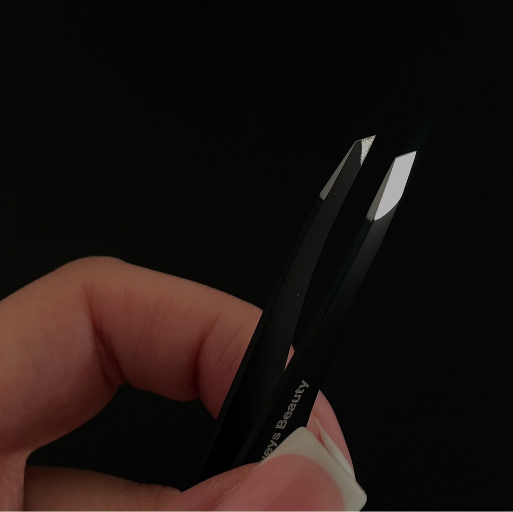 Коррекция бровей воском/пинцетом без окрашивания