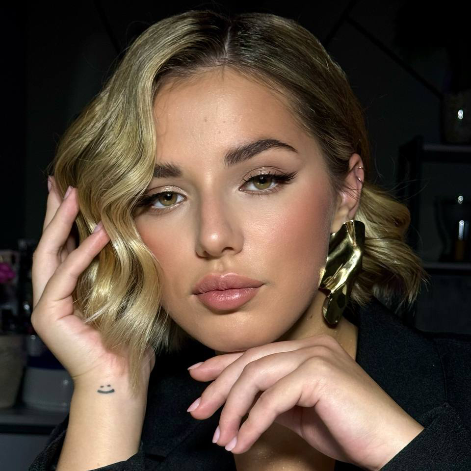 Любая укладка (локоны,небрежный пучок,хвост)