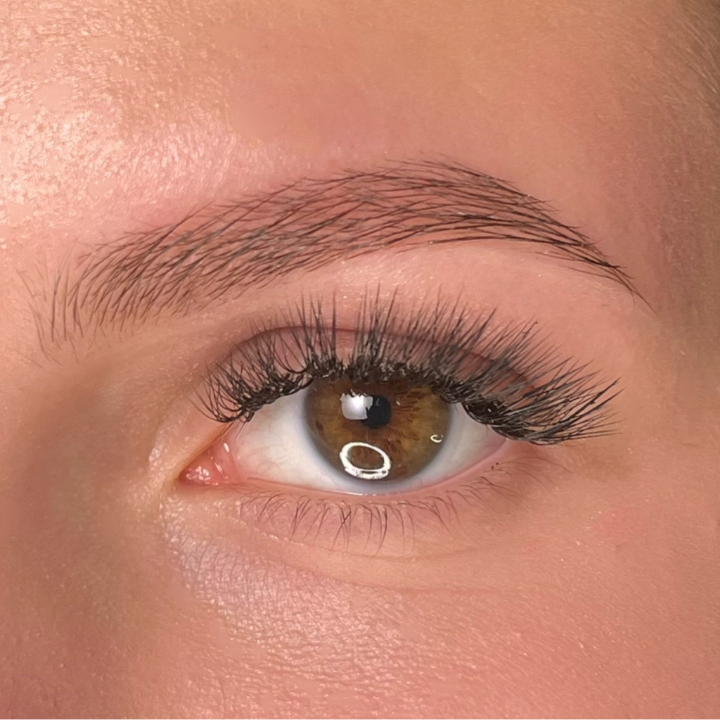 Окрашивание и коррекция бровей