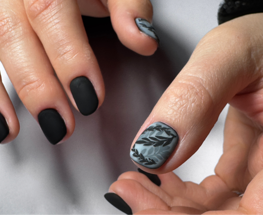 Маникюр с гель-лаком