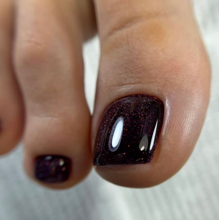 Педикюр пальчиков с покрытием гель-лаком