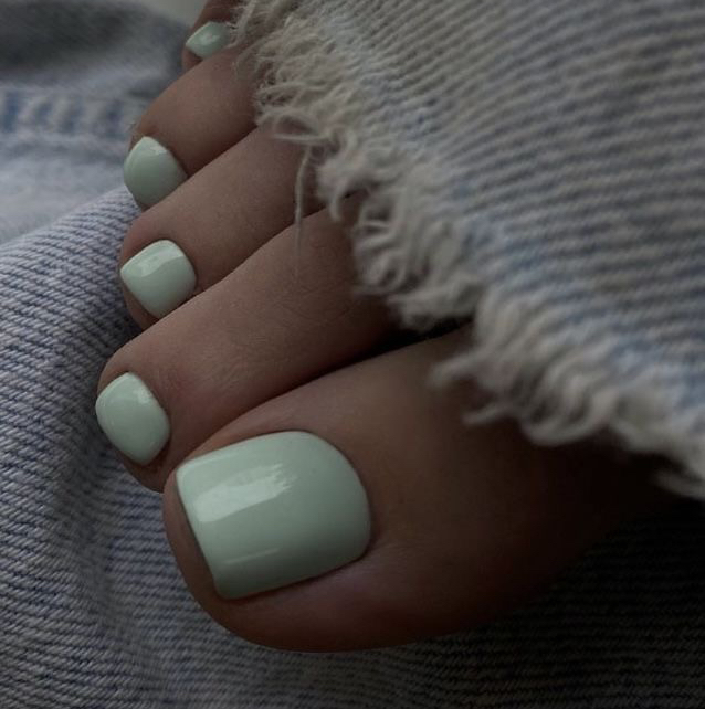 Полный педикюр с покрытием гель-лаком