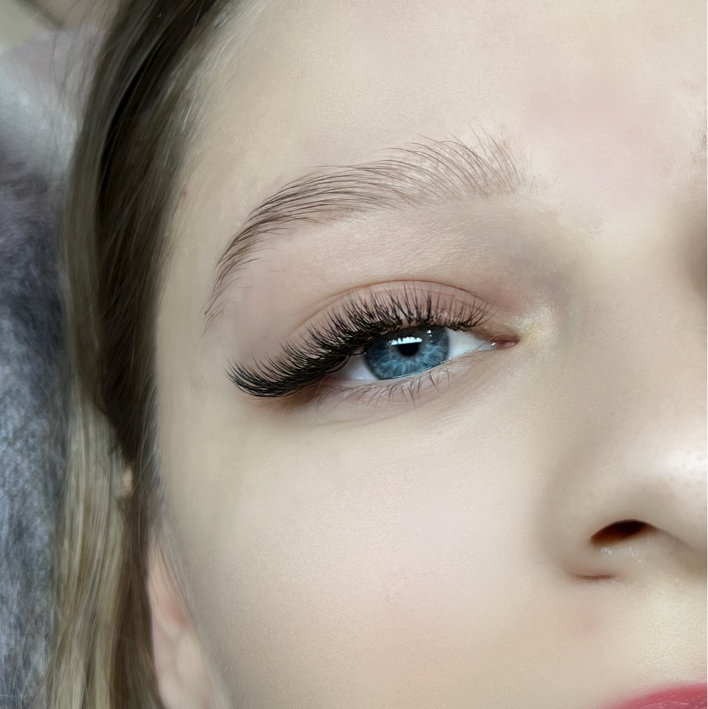Наращивание ресниц «классика»