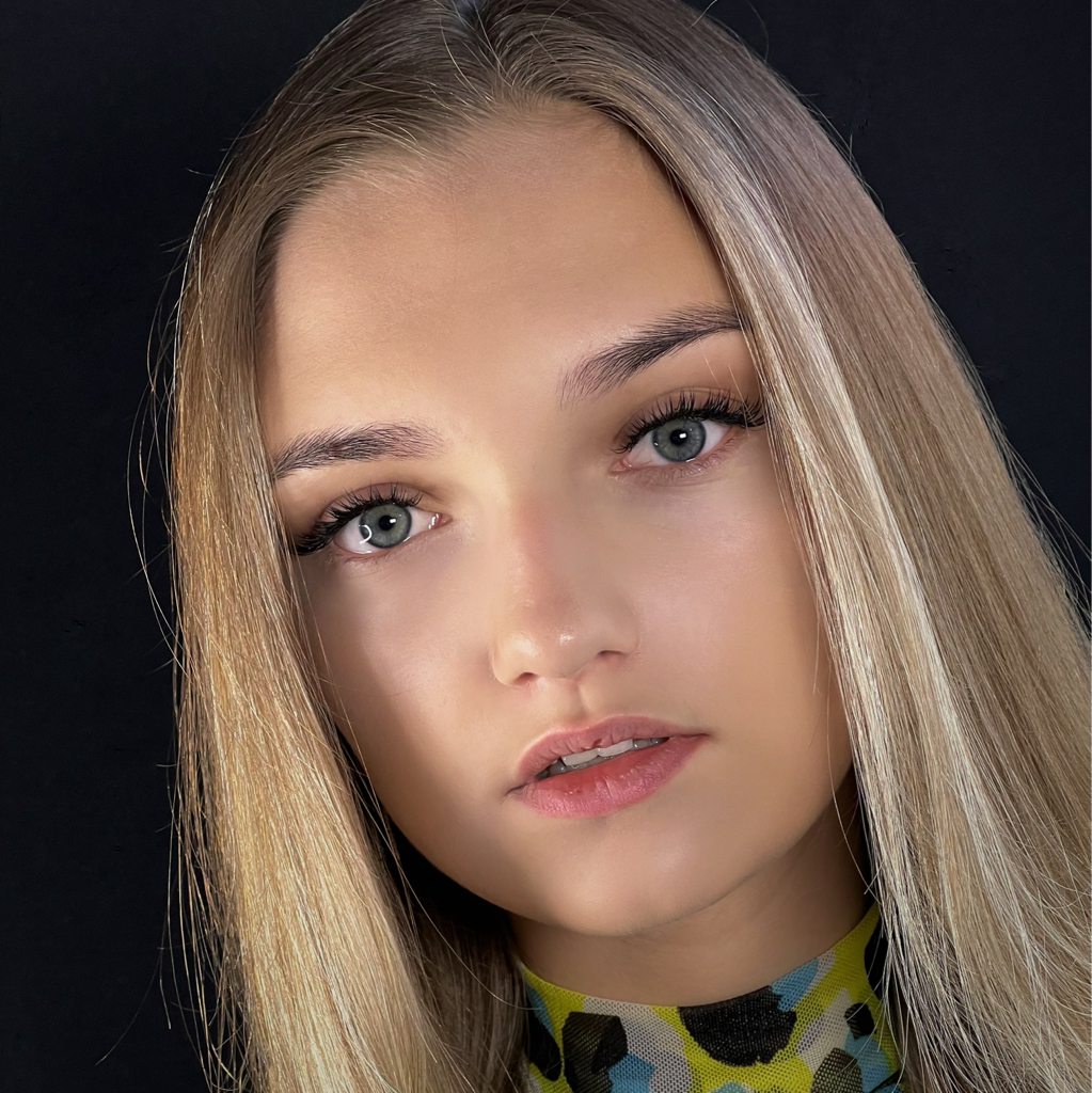 Наращивание ресниц «2,5D»